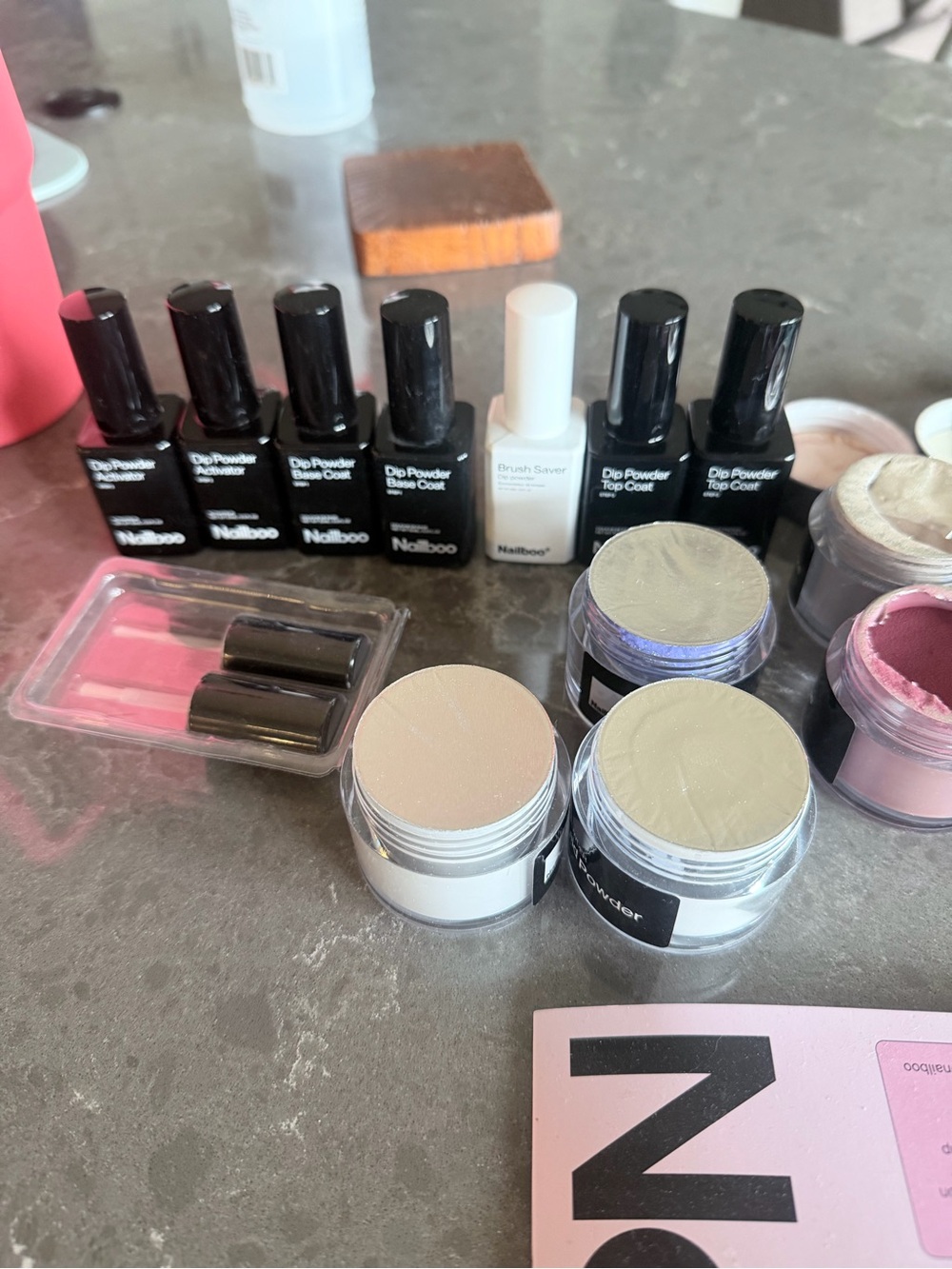NailBoo 7 dips. 2 each base, activator, top coat 1 brush cleaner 2 xtra brushes